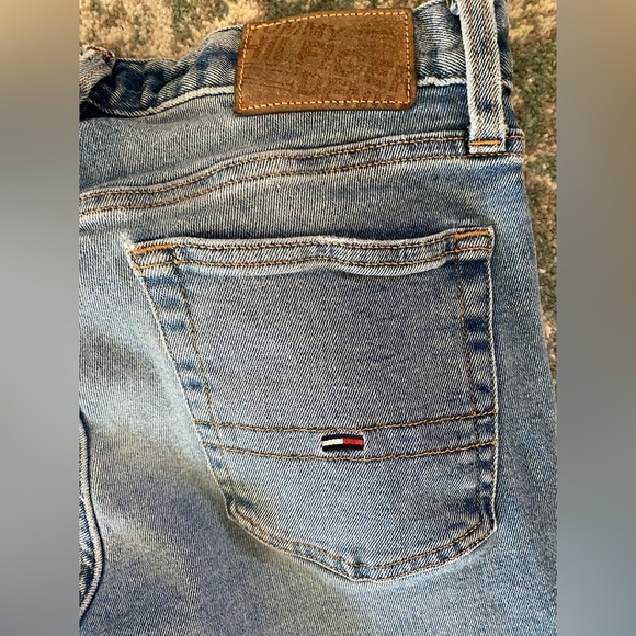 Tommy Hilfiger Jeans - Picture 9 of 9